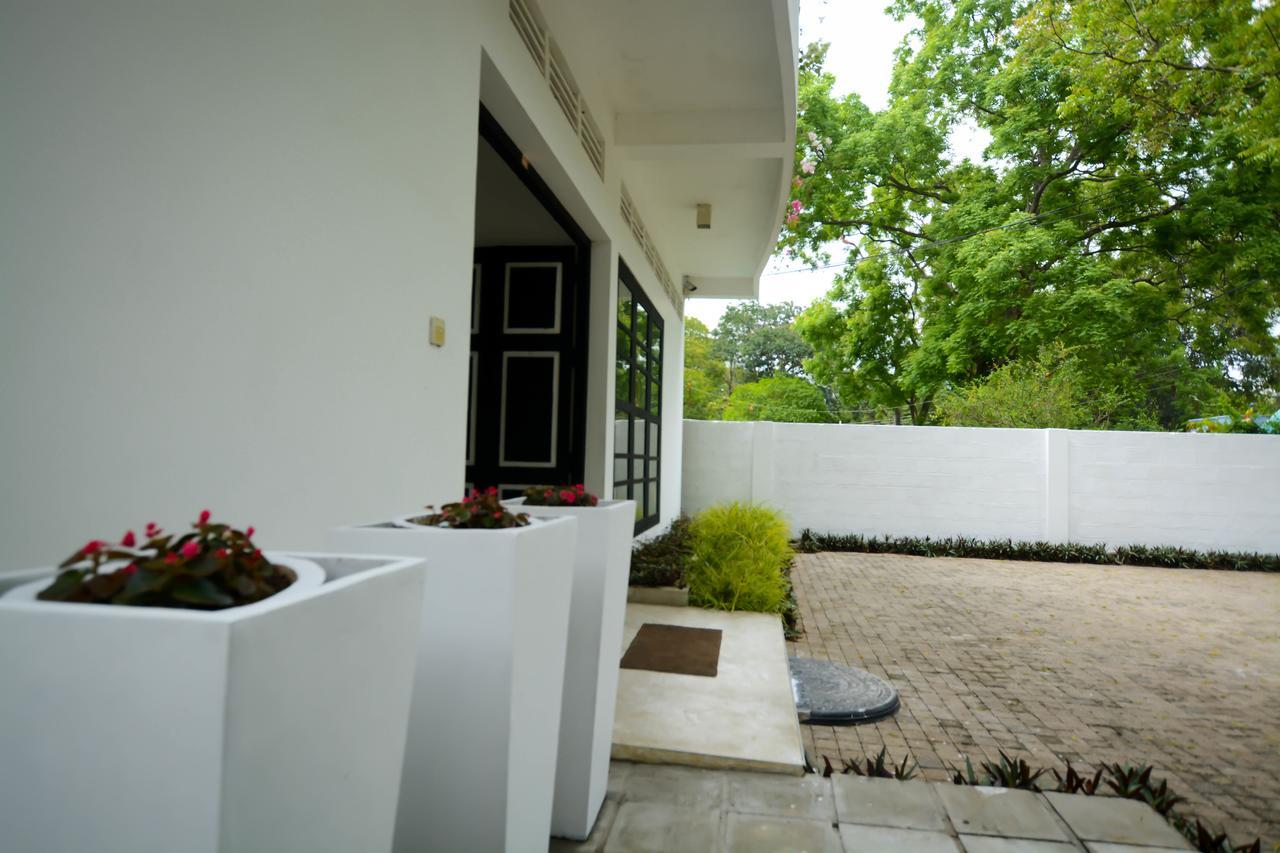 Pavana Resort Embilipitiya Extérieur photo
